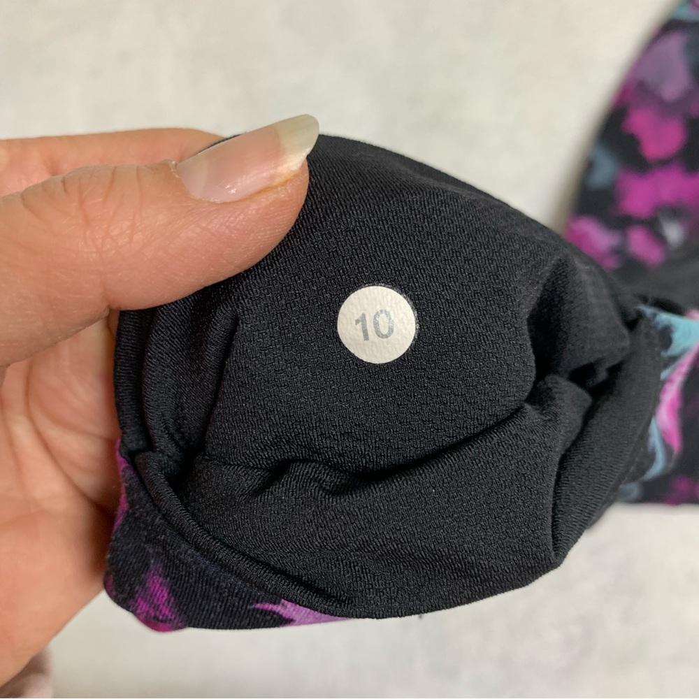 Lululemon purple floral leggings size 10 with mesh detail and zipper pockets - Picture 9 of 9